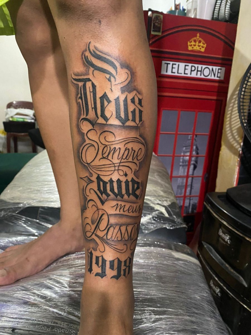 tattoo lettering  Tatuagem na perna, Tatuagem carpa na perna