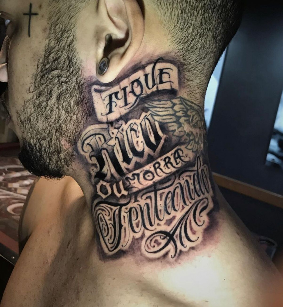 Pin de leandro godoy em post diario  Tatuagem no pescoço