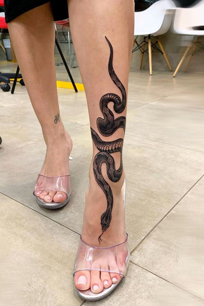 + Snake tattoo ideas  Leg tattoos women, Snake tattoo design