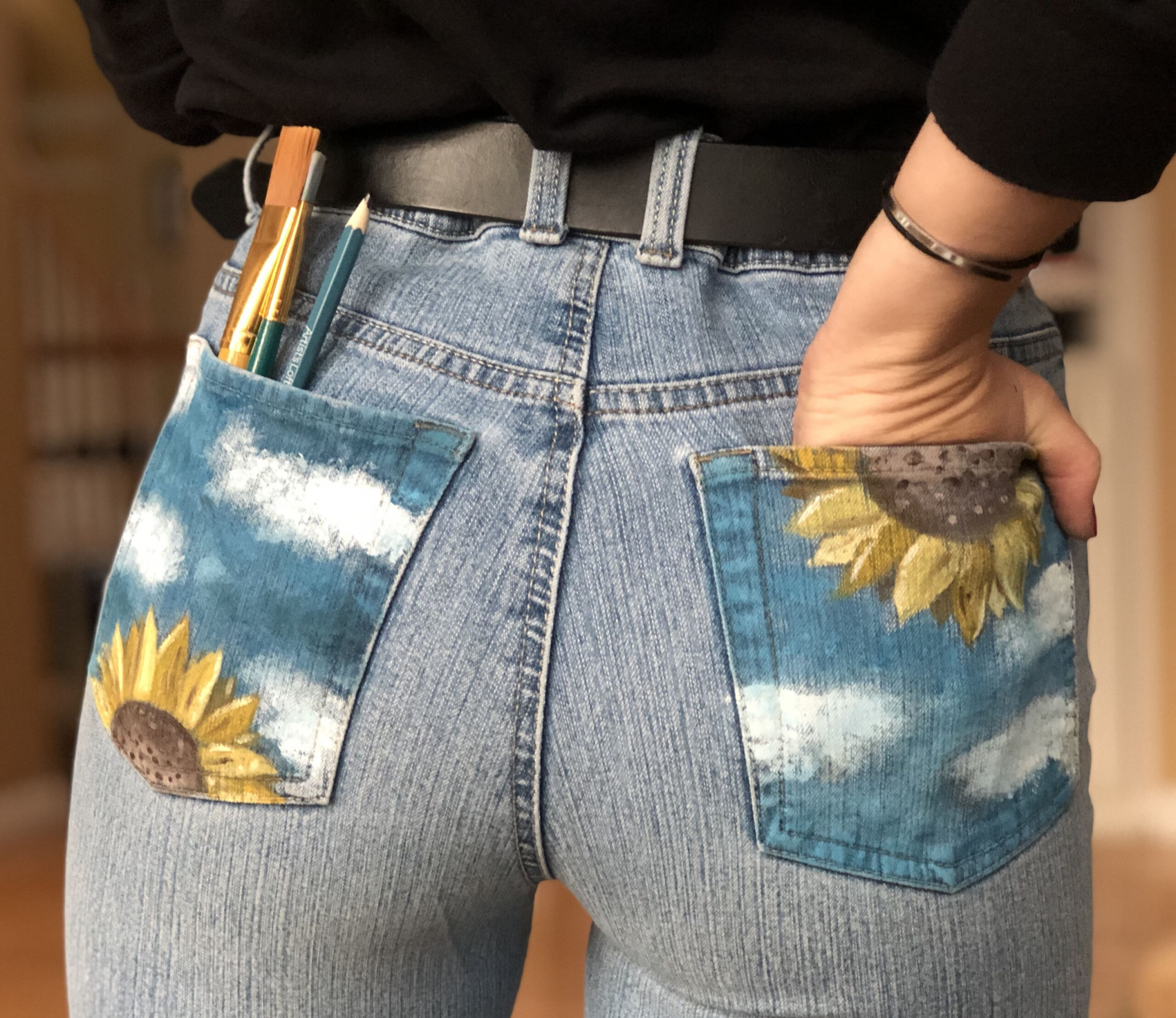 Sunflower painted jeans  Painted jeans, Jeans diy, Painted clothes